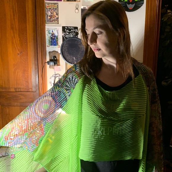 Bright multi colored pullover cape - Picture 2 of 11